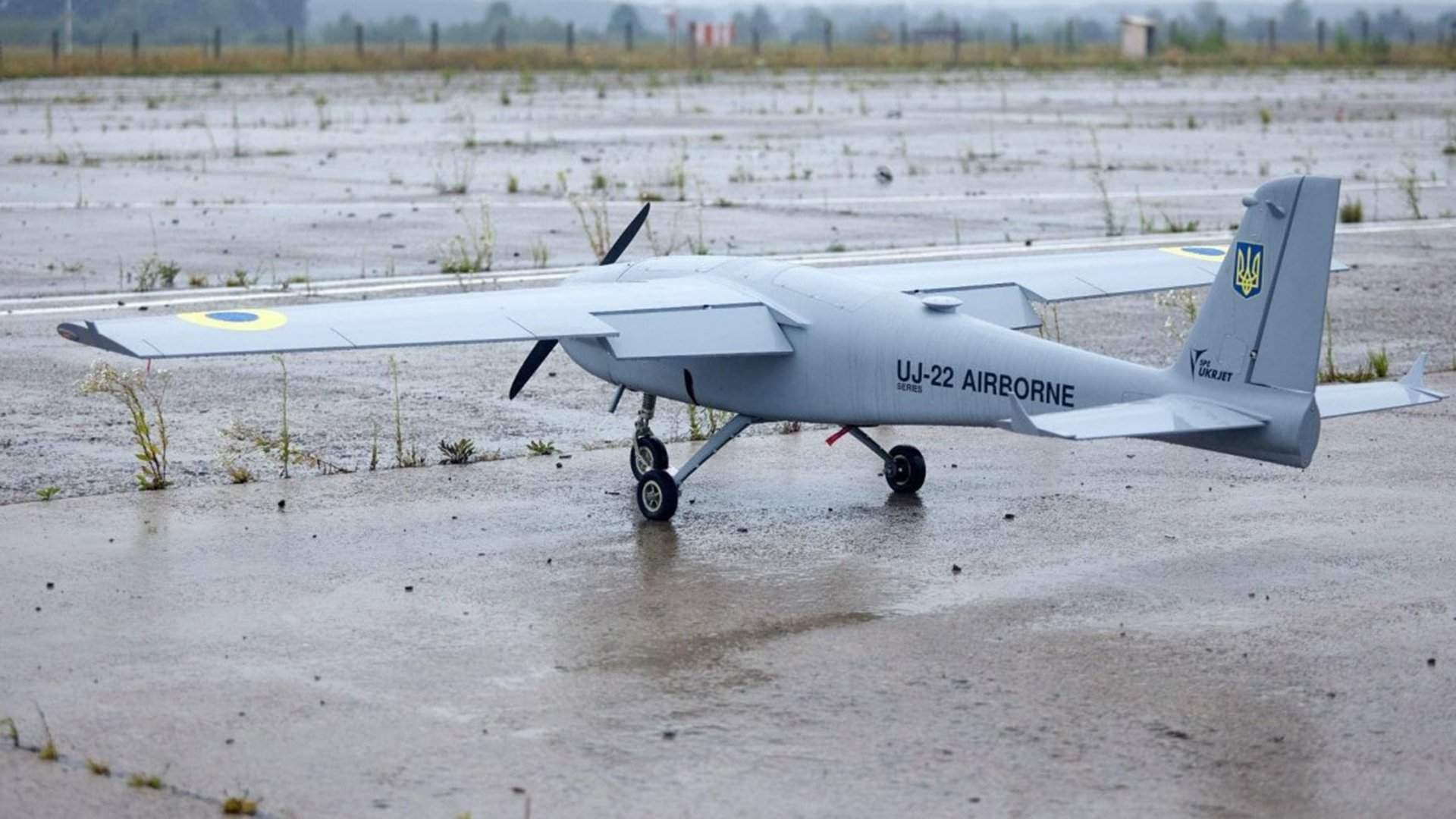 Беспилотник самолетного типа UJ-22 Airborne