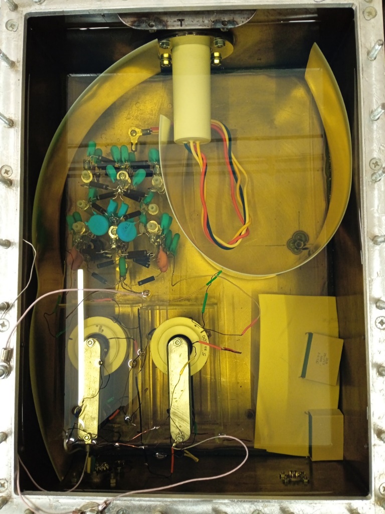 Трансформаторы и умножитель напряжения в реальном источнике