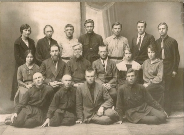 Выпуск математиков 1926 года. В.М. Брадис во втором ряду, третий справа