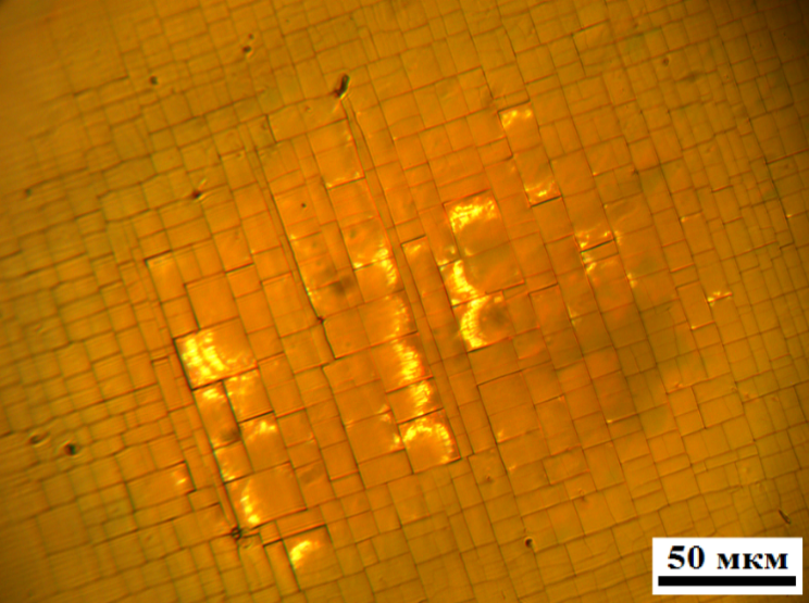 Микрофотография области разрушения после облучения лазерным излучением с плотностью мощности 9,2·108 Вт/см2